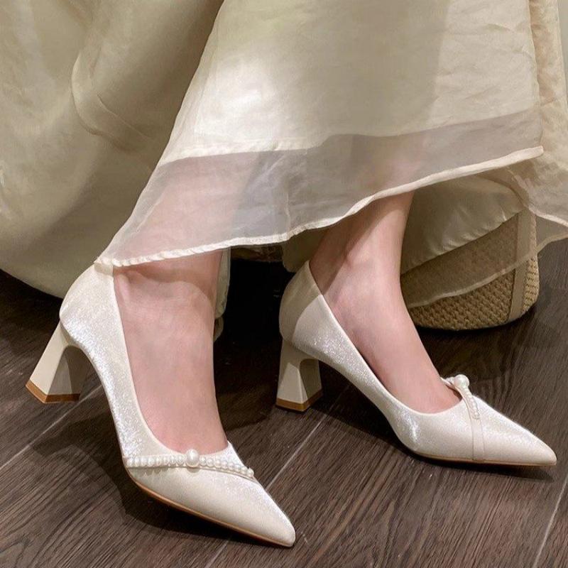 Slip Dress Satin - Sepatu Hak Tinggi Berujung Runcing dengan